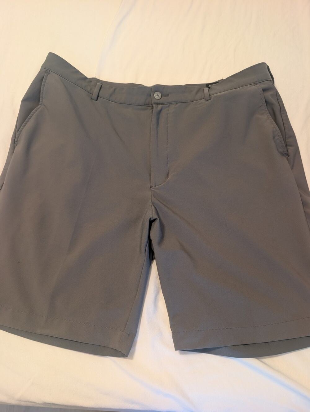 Greg Norman Lightweight Shorts Mens Performance Flat Front Gray size 40 , Preppy